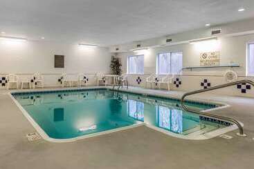 هتل Comfort Inn & Suites East Moline Near I 80