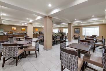 هتل Comfort Inn & Suites