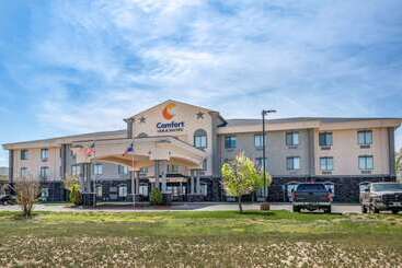 هتل Comfort Inn & Suites