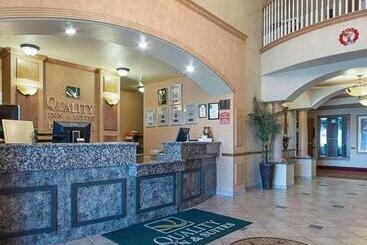هتل Comfort Inn & Suites