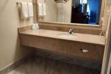 هتل Quality Inn