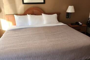 هتل Quality Inn