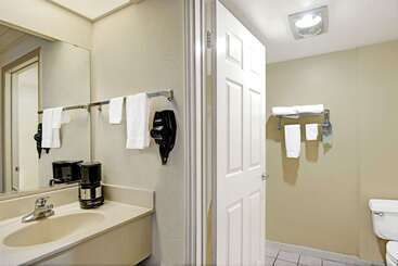 هتل Days Inn By Wyndham San Antonio Airport