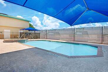 هتل Days Inn By Wyndham San Antonio Airport