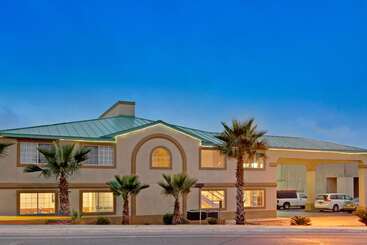 هتل Days Inn By Wyndham San Antonio Airport