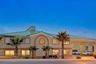 هتل Days Inn By Wyndham San Antonio Airport