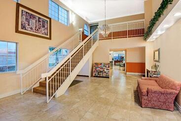 هتل Days Inn By Wyndham San Antonio Airport