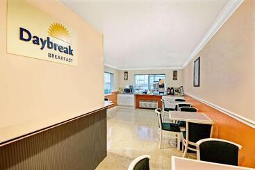 هتل Days Inn By Wyndham San Antonio Airport