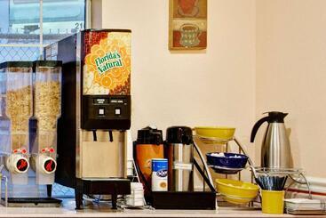 هتل Days Inn By Wyndham San Antonio Airport