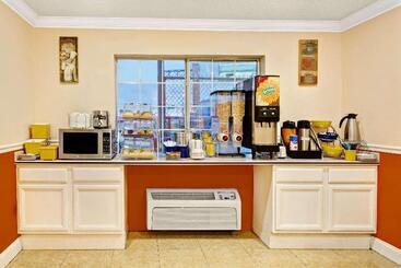 هتل Days Inn By Wyndham San Antonio Airport