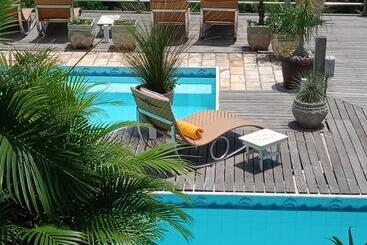 هتل Deauville Pousada