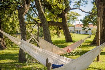 هتل Estancia La Paz