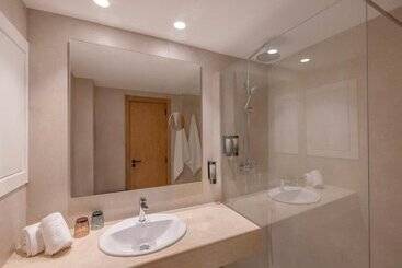 هتل HM Isabela - Adults Only