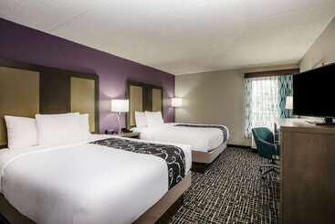 هتل La Quinta Inn By Wyndham Davenport & Conference Center