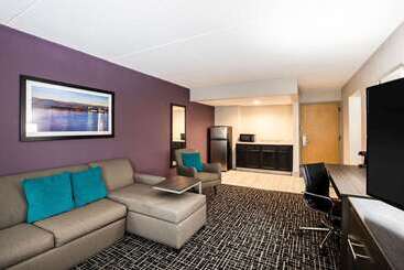 هتل La Quinta Inn By Wyndham Davenport & Conference Center