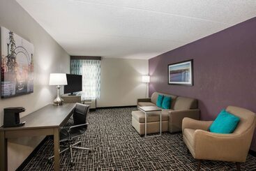 هتل La Quinta Inn By Wyndham Davenport & Conference Center