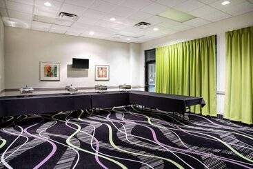هتل La Quinta Inn By Wyndham Davenport & Conference Center
