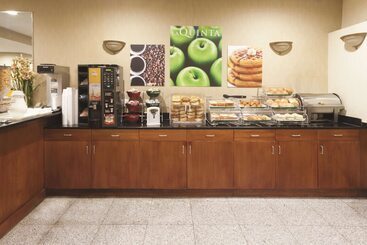 هتل La Quinta Inn By Wyndham Queens