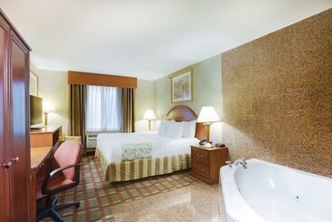 هتل La Quinta Inn By Wyndham Queens