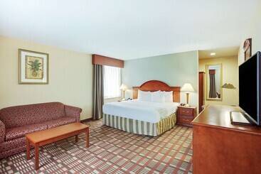 هتل La Quinta Inn By Wyndham Queens