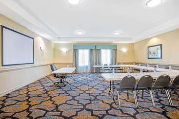 هتل La Quinta By Wyndham Corpus Christi Airport