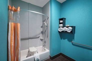 هتل La Quinta By Wyndham Knoxville East