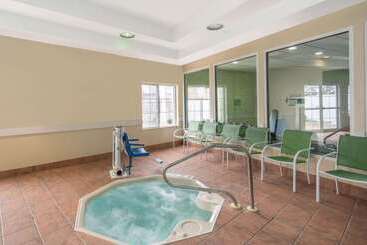 هتل La Quinta By Wyndham Latham Albany Airport