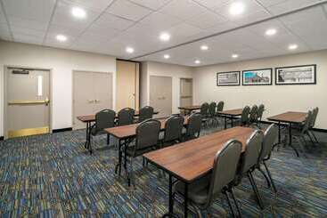 هتل La Quinta By Wyndham Latham Albany Airport