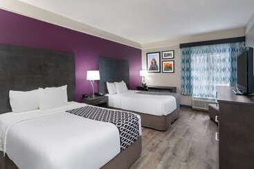 هتل La Quinta By Wyndham Latham Albany Airport