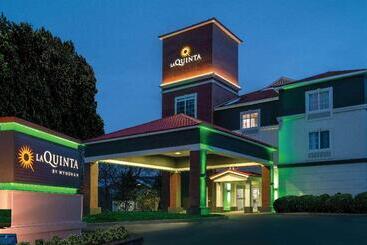 هتل La Quinta By Wyndham Latham Albany Airport