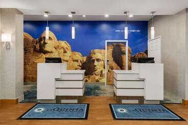 هتل La Quinta Inn And Suites By Wyndham At Watiki Waterpark