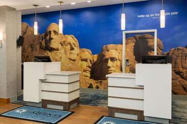 هتل La Quinta Inn And Suites By Wyndham At Watiki Waterpark