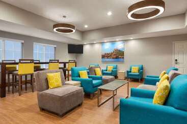 هتل La Quinta Inn And Suites By Wyndham At Watiki Waterpark