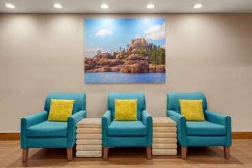 هتل La Quinta Inn And Suites By Wyndham At Watiki Waterpark