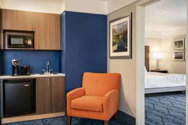 هتل La Quinta Inn And Suites By Wyndham At Watiki Waterpark