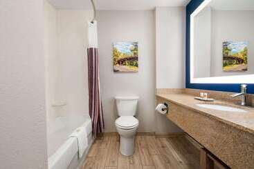 هتل La Quinta Inn And Suites By Wyndham At Watiki Waterpark