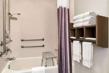هتل La Quinta Inn And Suites By Wyndham At Watiki Waterpark