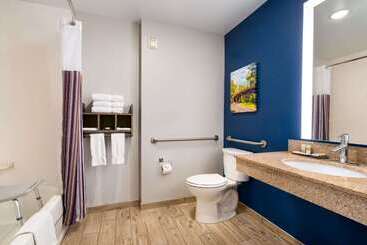هتل La Quinta Inn And Suites By Wyndham At Watiki Waterpark