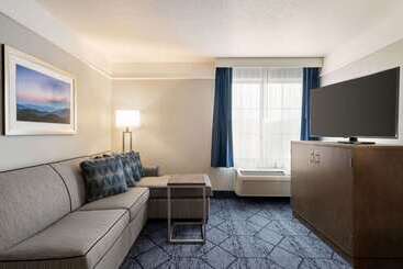 هتل La Quinta Inn And Suites By Wyndham At Watiki Waterpark