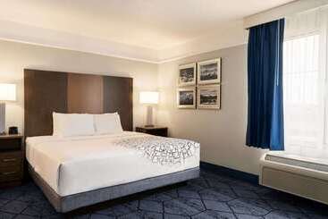 هتل La Quinta Inn And Suites By Wyndham At Watiki Waterpark