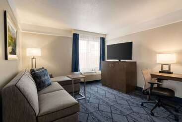 هتل La Quinta Inn And Suites By Wyndham At Watiki Waterpark