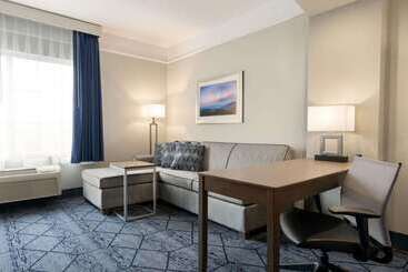 هتل La Quinta Inn And Suites By Wyndham At Watiki Waterpark