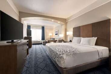 هتل La Quinta Inn And Suites By Wyndham At Watiki Waterpark