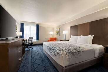 هتل La Quinta Inn And Suites By Wyndham At Watiki Waterpark