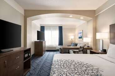 هتل La Quinta Inn And Suites By Wyndham At Watiki Waterpark