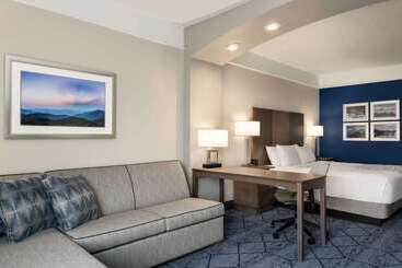هتل La Quinta Inn And Suites By Wyndham At Watiki Waterpark
