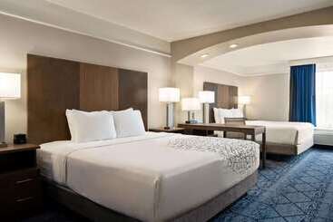 هتل La Quinta Inn And Suites By Wyndham At Watiki Waterpark