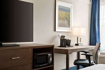 هتل La Quinta Inn And Suites By Wyndham At Watiki Waterpark