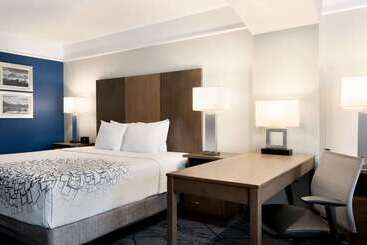 هتل La Quinta Inn And Suites By Wyndham At Watiki Waterpark