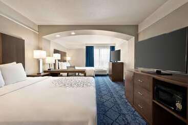 هتل La Quinta Inn And Suites By Wyndham At Watiki Waterpark